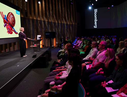 Caroline-Goyder-Speaking-at-Bloomberg